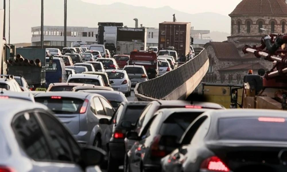 Σοβαρά προβλήματα στον Κηφισό λόγω χωμάτων στο οδόστρωμα